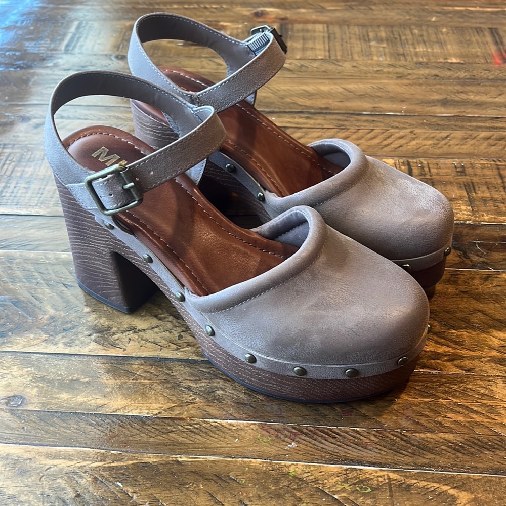 MIA women’s platform shoes size 8